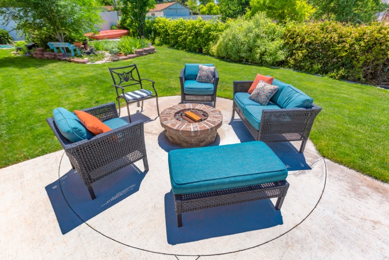 Chairs around a circular fire pit in the backyard